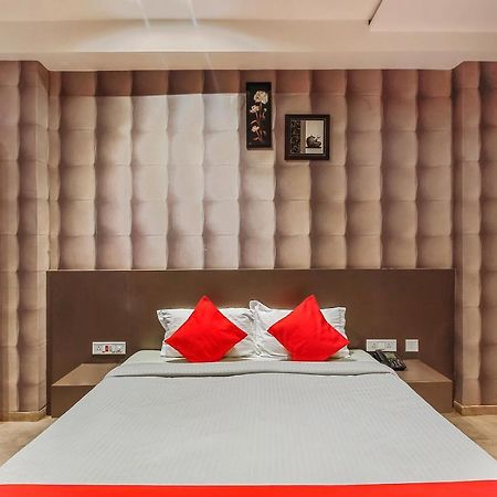Oyo 26991 Stanza Luxurios Stay Zahirabad Exteriör bild