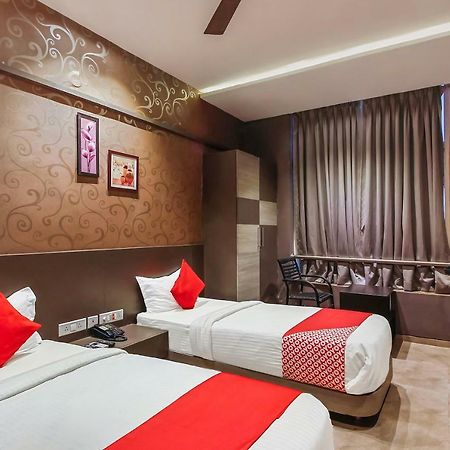 Oyo 26991 Stanza Luxurios Stay Zahirabad Exteriör bild