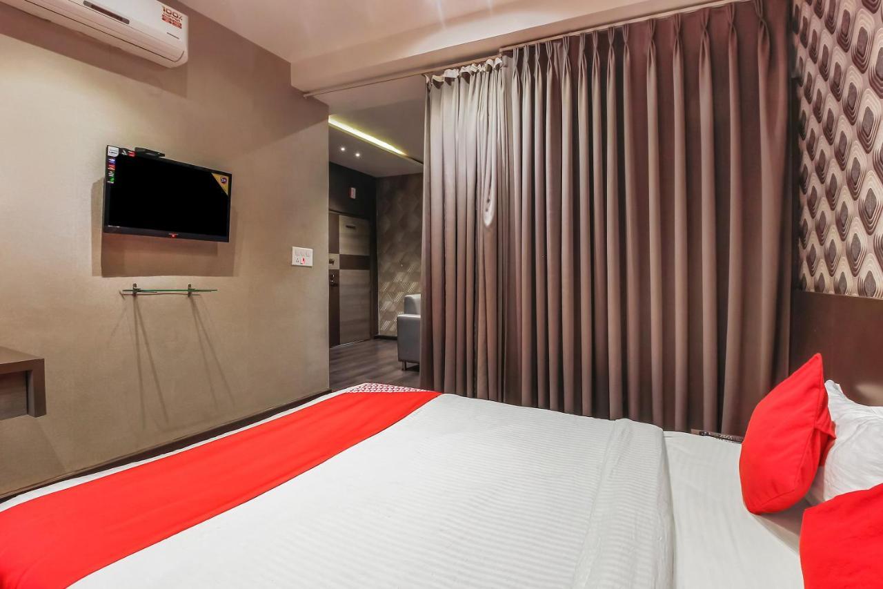 Oyo 26991 Stanza Luxurios Stay Zahirabad Exteriör bild
