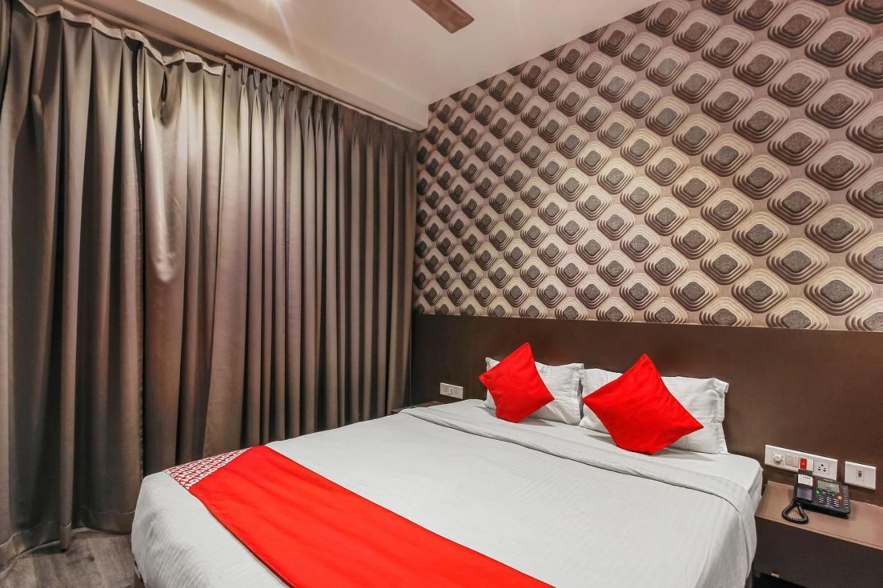 Oyo 26991 Stanza Luxurios Stay Zahirabad Exteriör bild