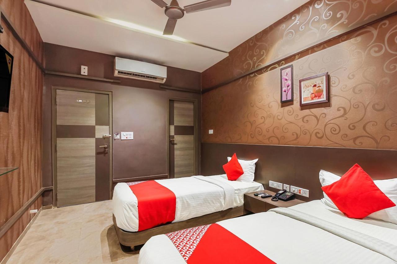 Oyo 26991 Stanza Luxurios Stay Zahirabad Exteriör bild