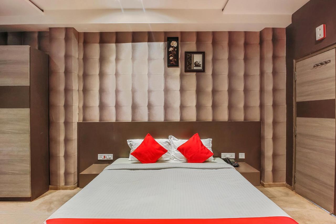 Oyo 26991 Stanza Luxurios Stay Zahirabad Exteriör bild
